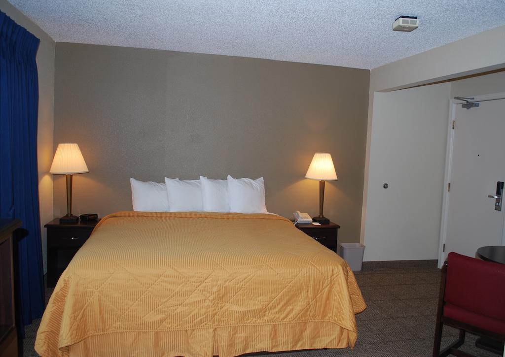 Clinton Inn & Suites Port Clinton Δωμάτιο φωτογραφία