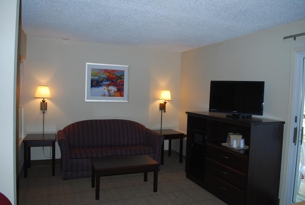 Clinton Inn & Suites Port Clinton Εξωτερικό φωτογραφία