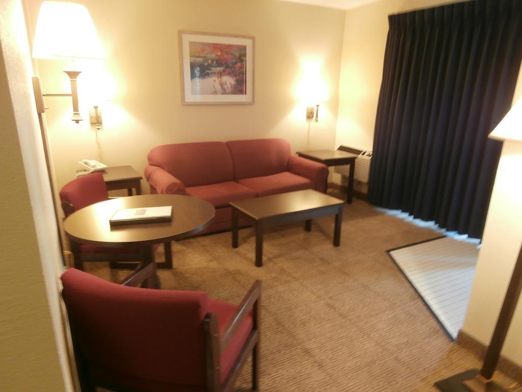 Clinton Inn & Suites Port Clinton Εξωτερικό φωτογραφία