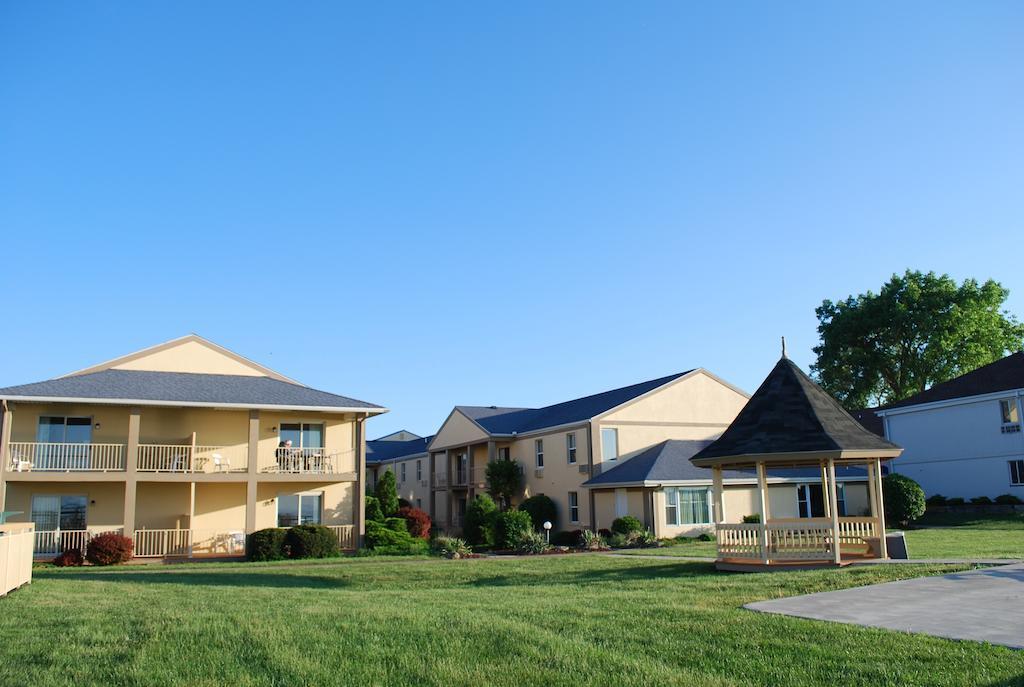 Clinton Inn & Suites Port Clinton Εξωτερικό φωτογραφία