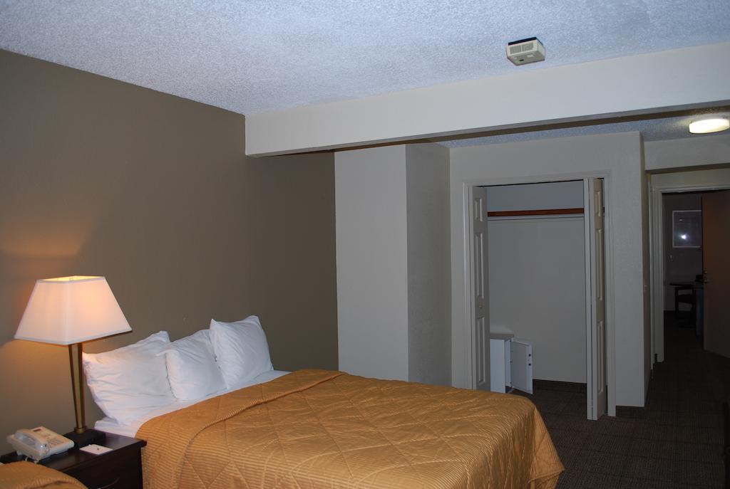 Clinton Inn & Suites Port Clinton Δωμάτιο φωτογραφία