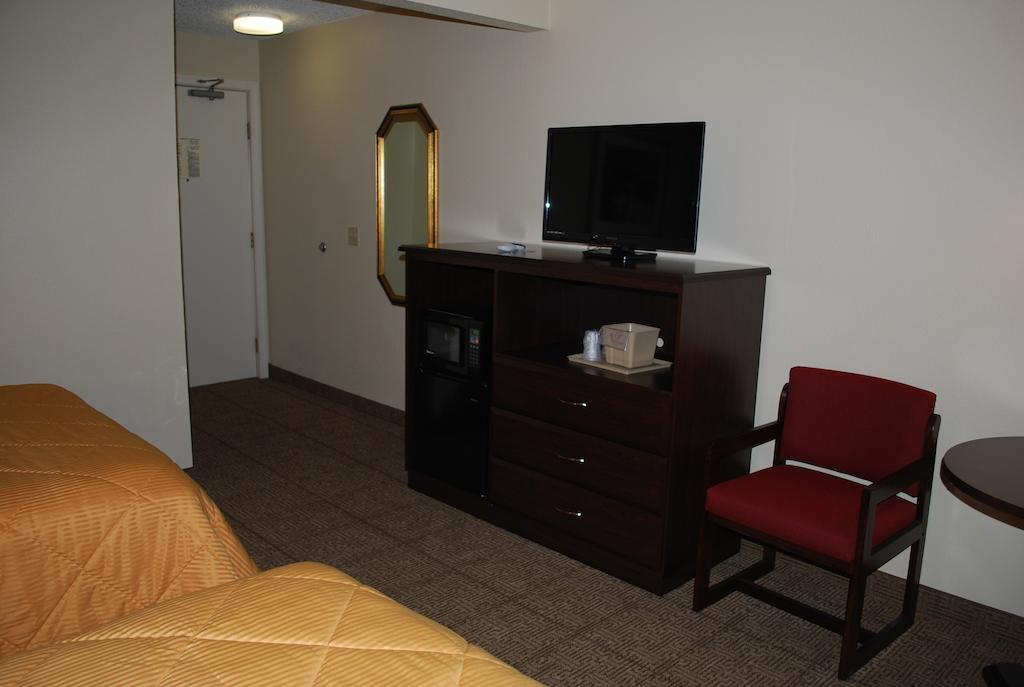 Clinton Inn & Suites Port Clinton Δωμάτιο φωτογραφία